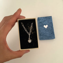 Cargar imagen en el visor de la galería, Collar 🤍 de Luna

