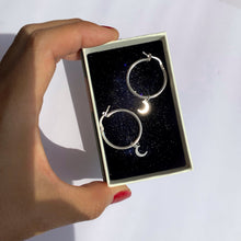 Cargar imagen en el visor de la galería, Argollas Moon/Flower

