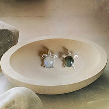 Cargar imagen en el visor de la galería, Dije Tortuga Marina ♻️
