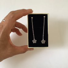 Cargar imagen en el visor de la galería, Aretes Floral
